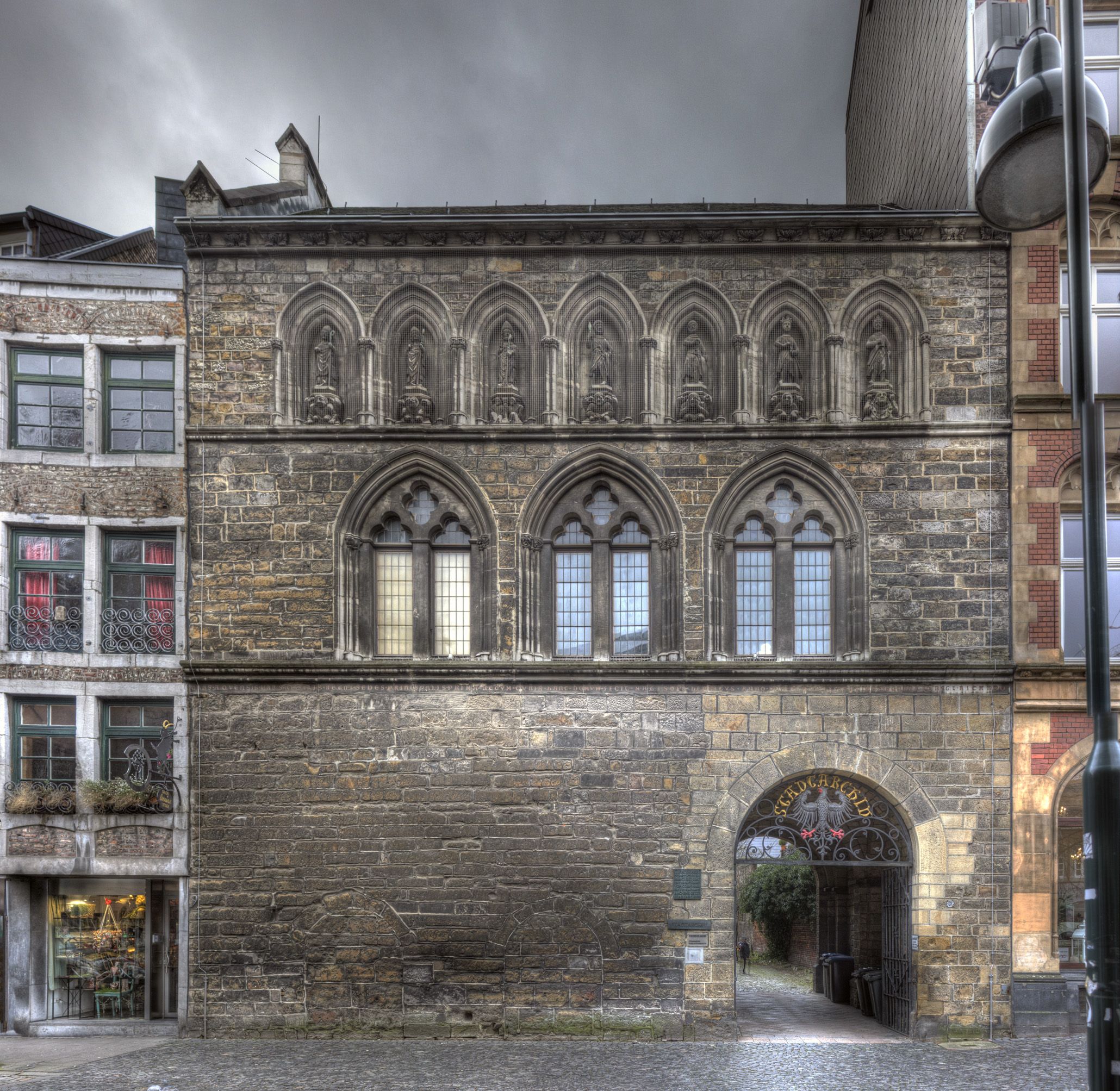 🏛️ 그라스 집 (그라스하우스)